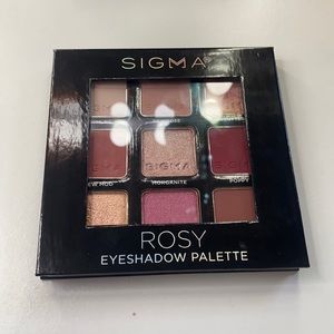 Sigma rosy eyeshadow palette